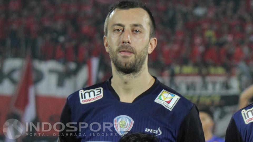 Eks defender Arema FC, Goran Gancev harus menunda selebrasi juara timnya untuk sementara waktu di Liga 2 Makedonia karena pandemi virus corona. - INDOSPORT